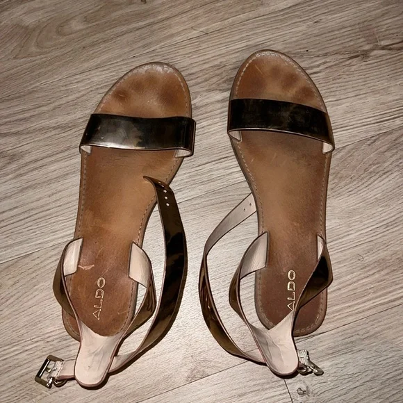 Ross Gold Aldo Sandals - Picture 1 of 2